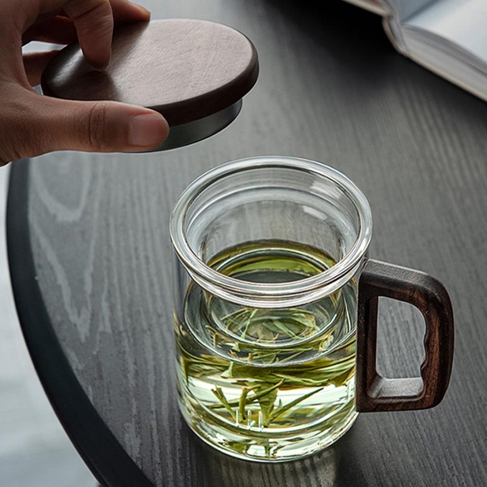 Zen Brew Master: Double-Wall Glass Tea Infuser with Elegant Wooden Handle